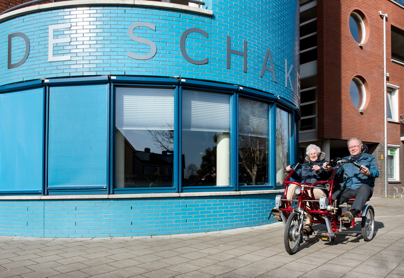 De Schakel, voorkant